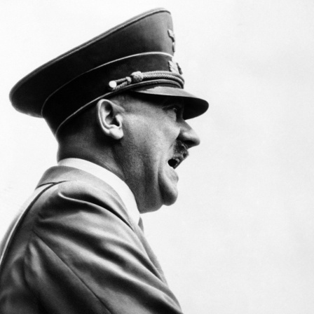 Adolf Hitler spricht auf einer Kundgebung (Archivbild)