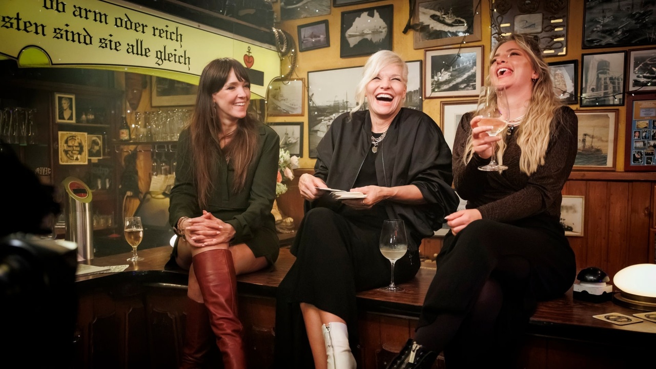 Inas Nacht mit Carolin Kebekus und Laura Larsson