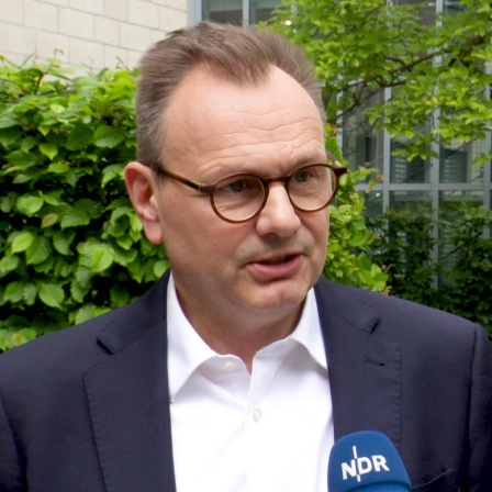 Der neue NDR Intendant Hendrik Lünenborg im Interview.