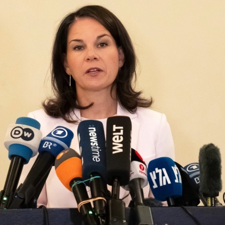 Bundesaußenministerin Annalena Baerbock (Bündnis 90/Die Grünen) gibt nach ihrem Gespräch mit dem israelischen Außenminister Katz in Tel Aviv ein Pressestatement.