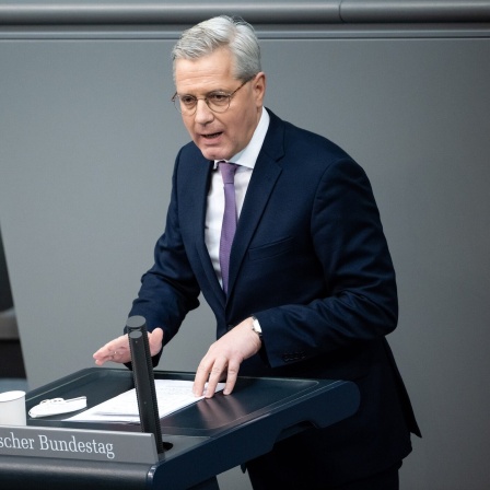 Norbert Röttgen (CDU) spricht bei der Plenarsitzung im Deutschen Bundestag.