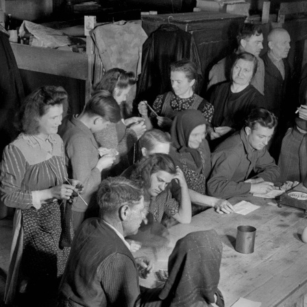 Flüchtlinge in der Baracke 5 im Wohnlager Allach-Ost / München am 27.4.1949