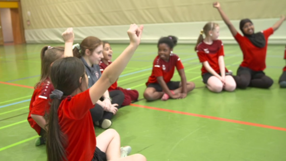 Sportschau - Würzburger Kickers - Ganztagsangebot Fördert Mädchen Beim Sport Und Lernen