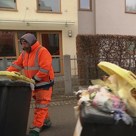 Müllentsorgung bei der Arbeit