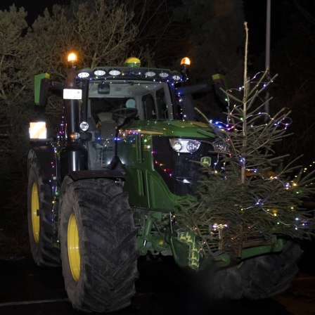 Weihnachtlich geschmückte Trecker