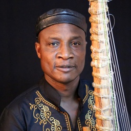 Musiker Adjiri Odametey