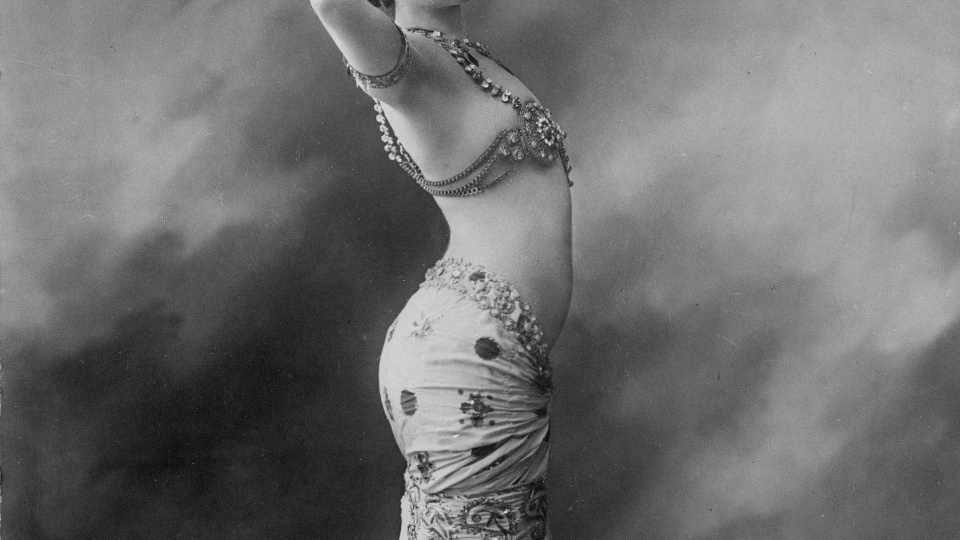 Exotic dancer Mata Hari is shown in this undated photo. Born Margaretha Geertruida Zelle, she was executed in 1917, during World War I, on charges of spying for Germany. Location of the photo is unknown. (AP Photo)
 | picture alliance / AP Images | Uncredited
