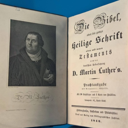 Die Bibel nach der deutschen Übersetzung von Martin Luther aus dem Verlag von Bibliographischen Institut, aus dem Jahr 1840. Archivfoto.