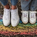 Schuhe auf einem Regenbogen