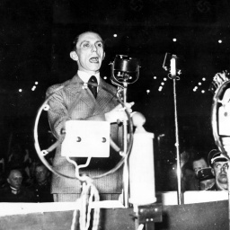 Joseph Goebbels (NSDAP), Reichsminister für Volksaufklärung und Propaganda. Porträt bei einer Rede im Berliner Sportpalast am 2.3.1933