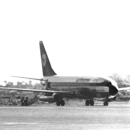 Die entführte Lufthansa-Maschine &#034;Landshut&#034; nach der Landung in Mogadischu
