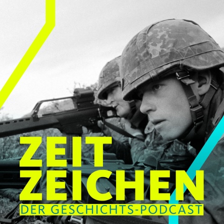 Soldaten mit Gewehren im Anschlag