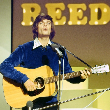 Der Sänger Dean Read in seiner ersten Show "Der Mann aus Colorado" im Fernsehen der DDR, aufgenommen am 08.01.1977. 