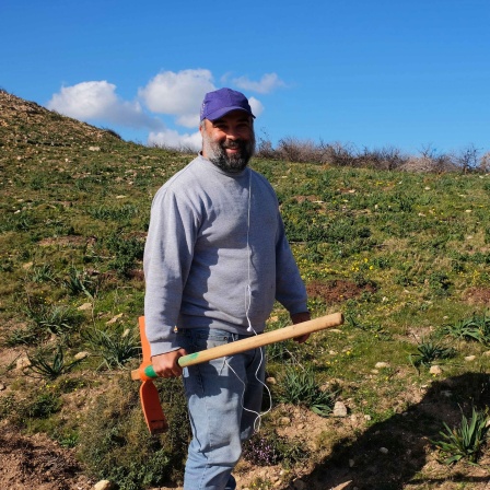 Houssem Hamdi, tunesischer Umweltaktivist, ist fast jedes Wochenende unterwegs, um Bäume zu pflanzen.