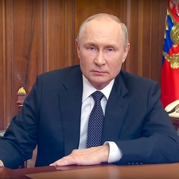 Der russische Präsident Wladimir Putin bei einer Rede im Fernsehen.