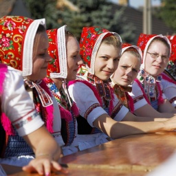 Sorbinnen in Schleifer Tracht 
