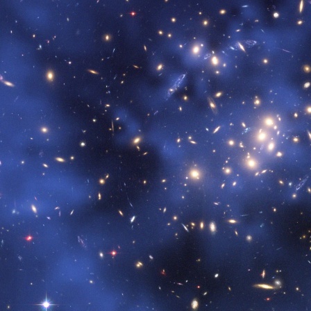 Ein Ring Dunkler Materie in einem fünf Milliarden Lichtjahre entfernten Galaxienhaufen im Sternbild Fische