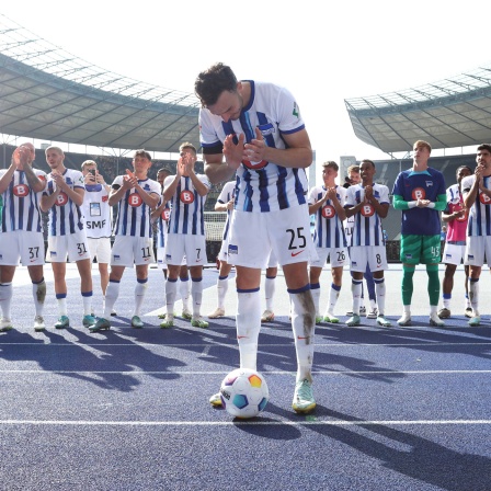 Hertha-Stürmer Haris Tabakovic wird von den Hertha-Fans gefeiert