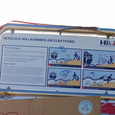 Gefahrenhinweisschild am Elbstrand