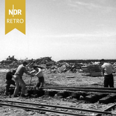 Wierderaufbau auf Helgoland, 1953.