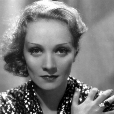 Marlene Dietrich, 1932