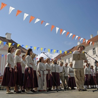 Einheimische singen während des Stadtfestes in Tartu, Estland