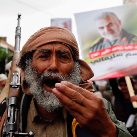 Ein älterer Mann bei einem Protest gegen die Tötung von General Qasem Soleimani