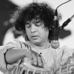 Der indischer Tablameister Zakir Hussain