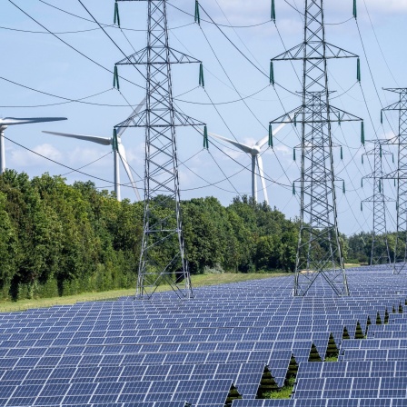 Solar, Windräder, Strommasten