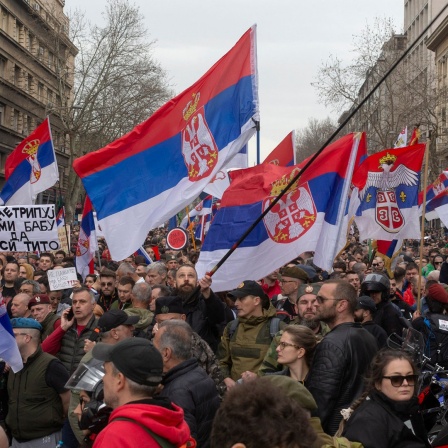 Demonstranten bei einer großen Anti-Korruptions-Kundgebung in Belgrad.
