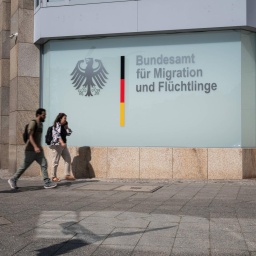 Außenansicht der Berliner Aussenstelle des Bundesamtes für Migration und Flüchtlinge BAMF an der Ecke Bundesallee und Badensche Strasse in Berlin-Wilmersdorf. 