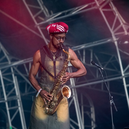 Shabaka Hutchings, der Saxophonist von "A Comet is Coming" | Bild: picture alliance / Photoshot | -