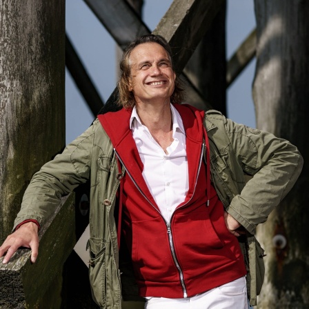 Schauspieler Ralf Bauer in St. Peter-Ording am Strand