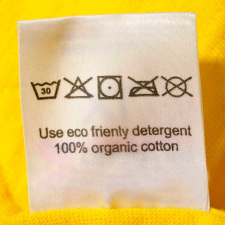Etikett mit Kennzeichnung 100% Bio-Baumwolle