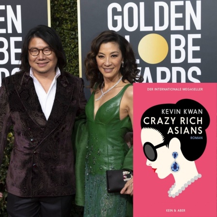 Buchcover: Kevin Kwan: "Crazy Rich Asians" / Kevin Kwan und Michelle Yeoh bei den Annual Golden Globe Awards 2019