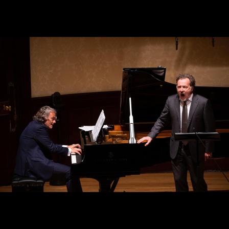 Das Beitragsbild des WDR3 Musikporträt "Aus dem Schatten getreten" zeigt den Bariton Christian Gerhaher und den Pianisten Gerold Huber in Wigmore Hall London 2020.