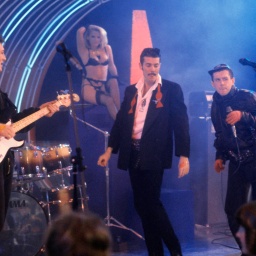 Die englische Popband Frankie Goes to Hollywood bei einem Auftritt im Jahr 1984