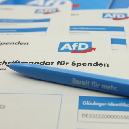 Ein SEPA-Lastschriftmandat für Spenden an die Partei Alternative für Deutschland AfD liegt auf einem Schreibtisch