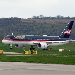 Das Privatflugzeug des erneuten US-Präsidenten Donald Trump im Landeanflug. Wie kann ein europäischer Umgang mit ihm aussehen?