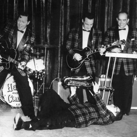  Rock'n'Roll-Pionier BILL HALEY und seine Comets auf der Bühne bei der Probe für ein Konzert in London.