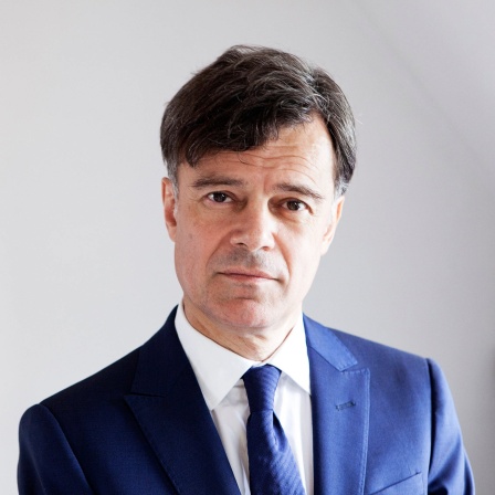 Prof. Dr. Giovanni Maio, Medizinethiker Uni Freiburg, ist zu Gast in SWR1 Leute. Er ist eine wichtige Stimme in Fragen der Medizinethik: Immer dann, wenn es um den Menschen im Gesundheitssystem geht, ist seine Meinung gefragt. 