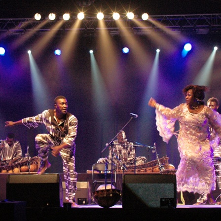 Die aus Burkina Faso stammende Band Farafina bei einem Auftritt im Jahr 2009.