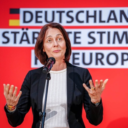 Katarina Barley, SPD-Spitzenkandidatin für die Europawahl und Mitglied des Europäischen Parlaments, gibt ein Pressestatement nach der ersten Prognose für die Europawahl in Deutschlan