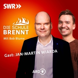 Jan-Martin Wiarda und Bob Blume auf dem Podcast-Cover von &#034;Die Schule brennt - der Bildungspodcast mit Bob Blume&#034;