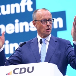 Der CDU-Vorsitzende Friedrich Merz hält eine Rede auf dem Bundesparteitag in Berlin. 