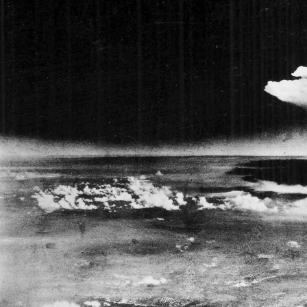 Atompilz beim Abwurf der Atombombe über Hiroshima 1945
Zerstörte Kirche in Hiroshima - ein Mahnmal für den Abwurf der ersten Atombombe 1945