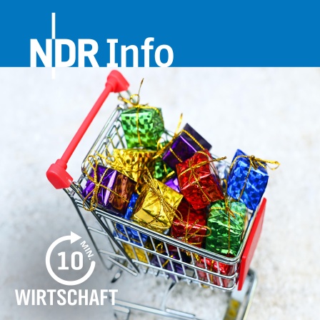 Einkaufswagen mit Geschenken, Themenbild Weihnachts-Shopping