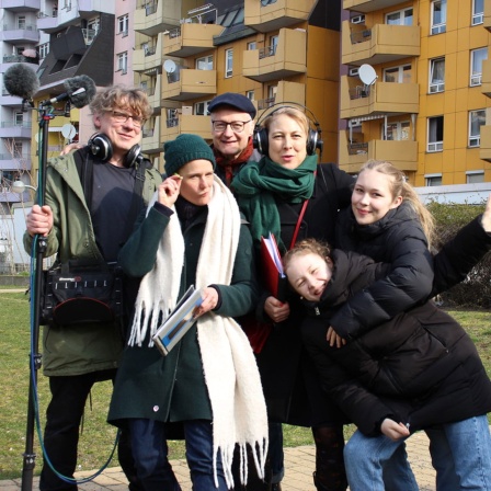 Hermann Bohlen und Judith Lorentz mit Hörspielteam