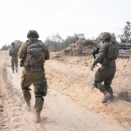 Bewaffnete israelische Soldaten im Gazastreifen