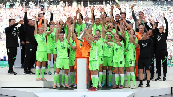 Sportschau - Dfb-pokal Der Frauen: Die Pokalübergabe